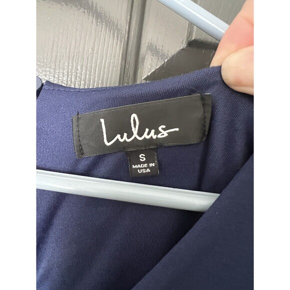 Lulu’s navy Blue V-Neck Dress fit and flair Size S - Picture 5 of 5
